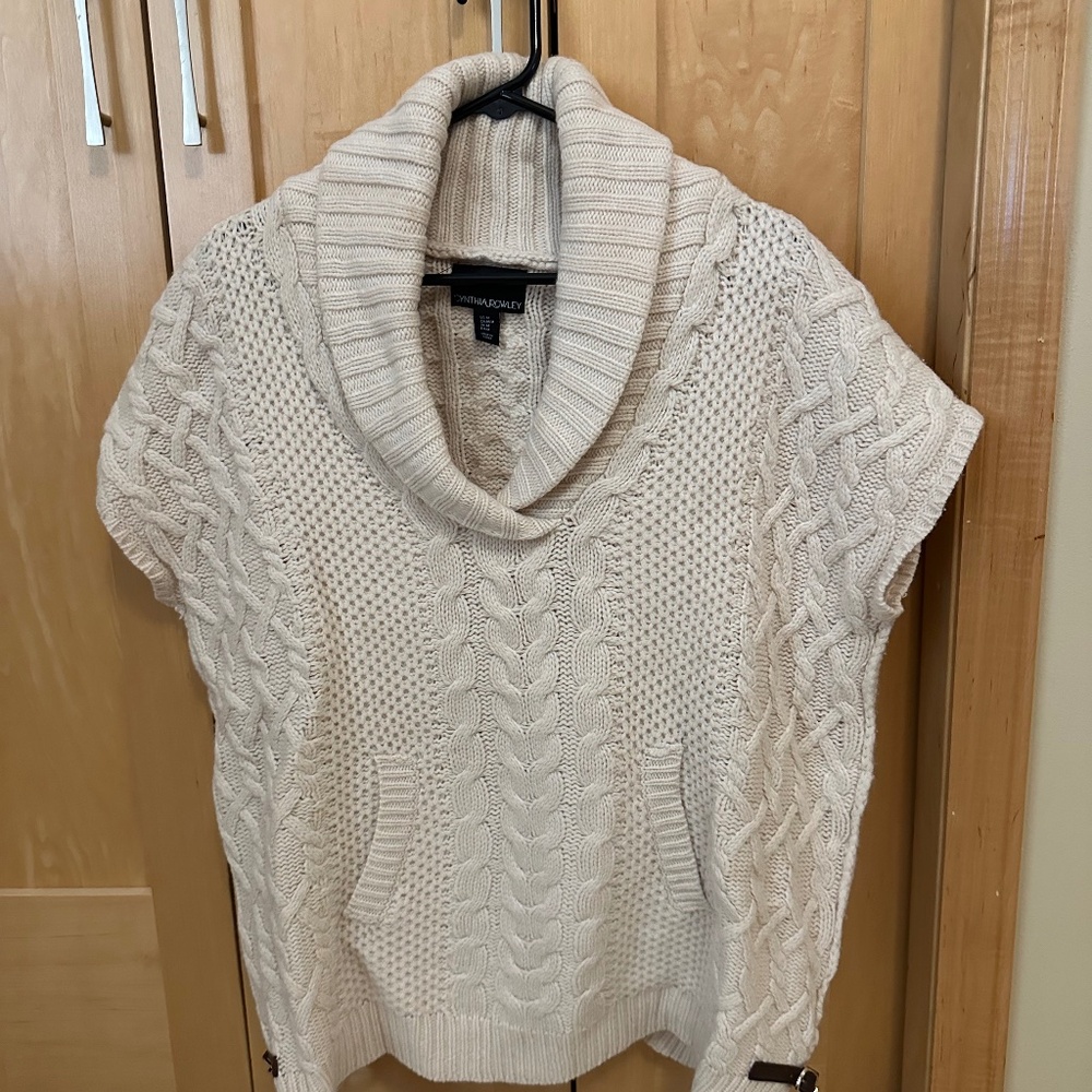 lambswool blend cable knit sweater vest